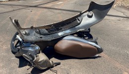 Mulher fica ferida em colisão entre carro e moto