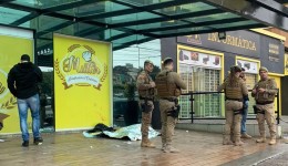 Mulher é morta por ex-marido em frente à estabelecimento comercial em Lages