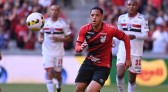 São Paulo sofre com lei do ex e perde para o Athletico-PR com gol de Vitor Bueno