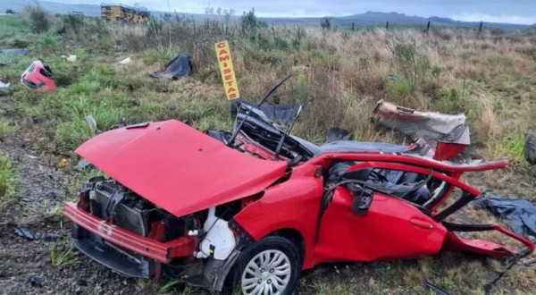 Três pessoas morrem em acidente entre carro e caminhão, em Palmas