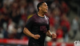 Athletico-PR vence Amazonas com show de Julimar e segue vivo na briga pelo acesso
