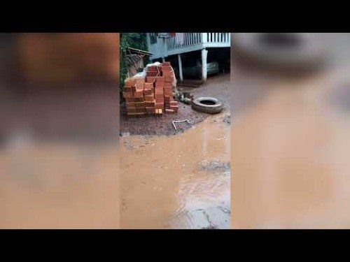 Estrada rural é alagada por riacho em Beltrão