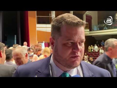 Pedron, Lurdinha junto dos 17 vereadores eleitos em 2024 tomam posse