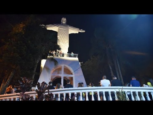 Caminhada da Juventude reúne centenas de fiéis