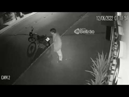 Câmera flagra furto de motocicleta no bairro Cristo Rei